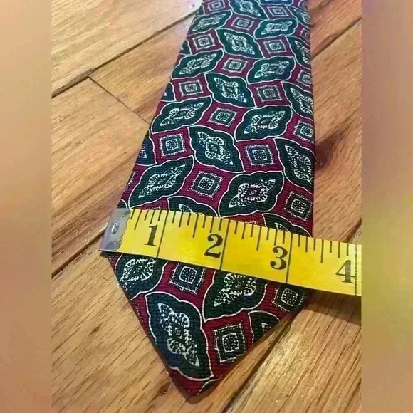Vtg Liberty of London Tie Men’s 56 in Imported Silk Green Red Geometric - Picture 6 of 7